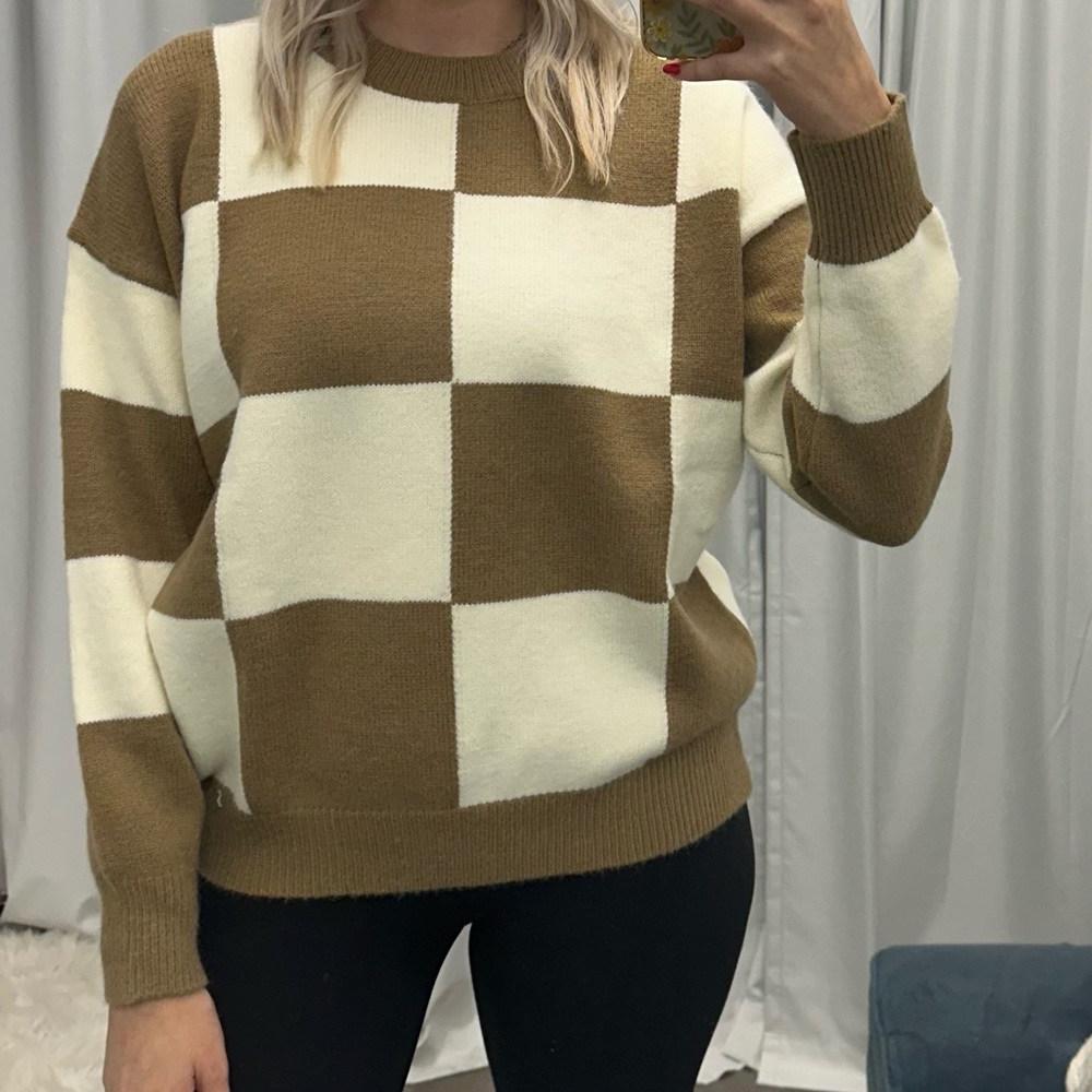 ANNIE WEAR - Tan & White Checkered Sweater - New with tags
